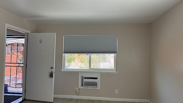 Apartment on the ground floor 
Front entry to living room