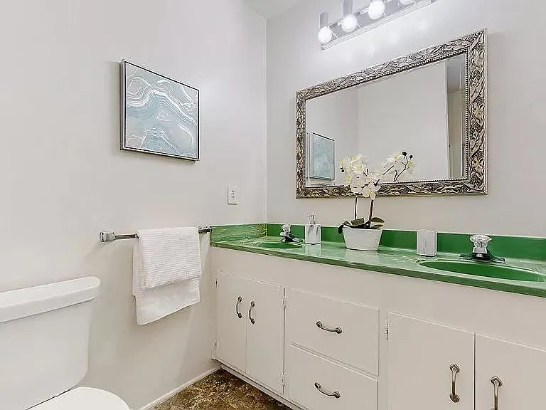8547 Lorain Rd — Photo 9