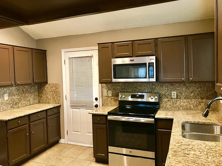 903 Ashmount Ln — Photo 19