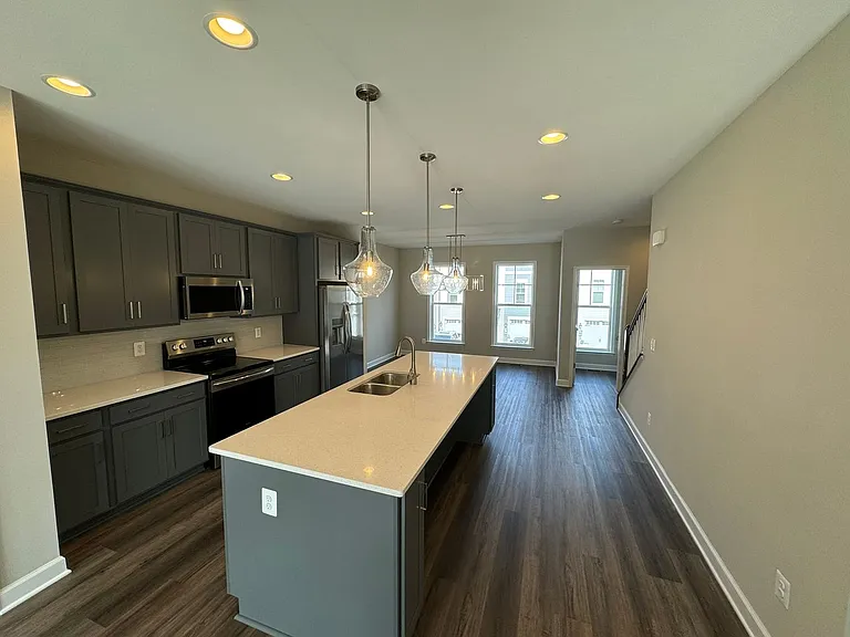 3427 Monterey Dr — Photo 4