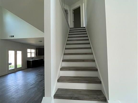 3rd image of 1404 Slate Bend Dr