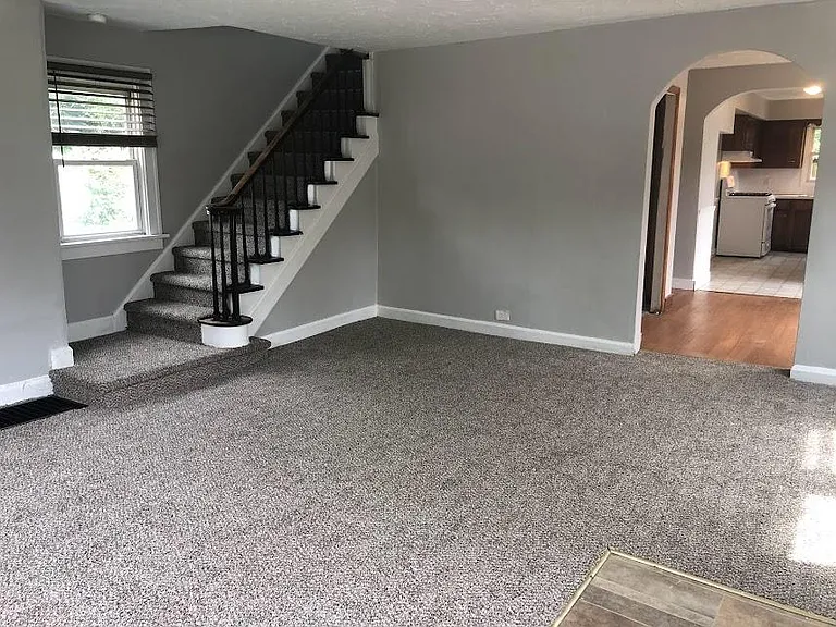 1009 Bellevue Dr — Photo 2