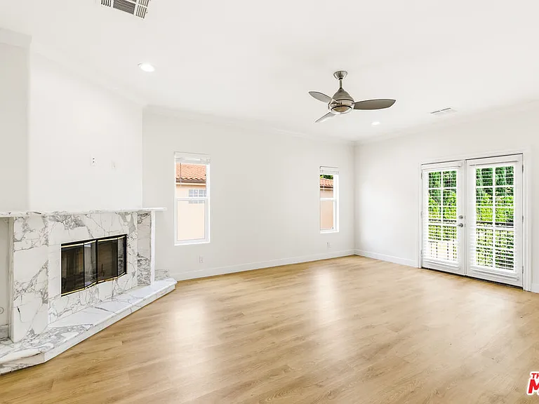 23114 Mariano St — Photo 40