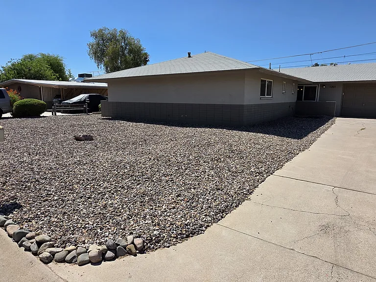 1201 E Barcelona Ave — Photo 3