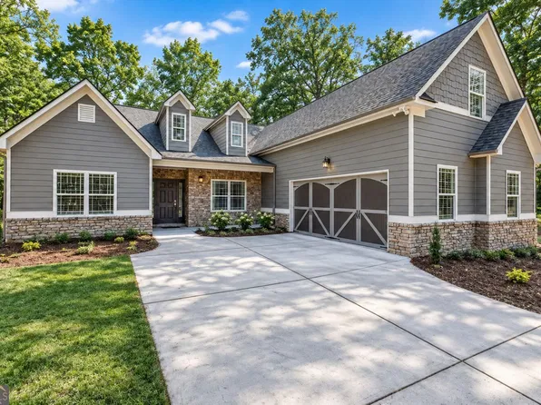 70 Ridgewood Ln, Hartwell, GA 30643