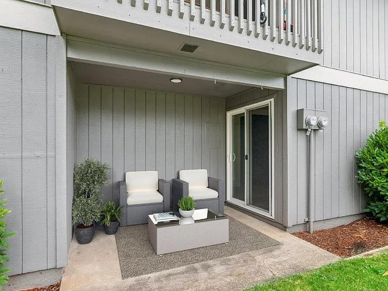 Sequoia Apartments — Photo 14