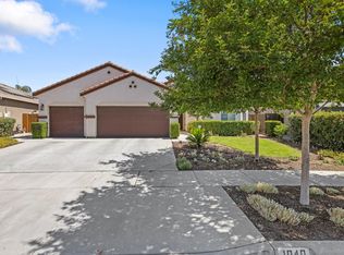 1040 W Blackbird Dr, Hanford, CA 93230