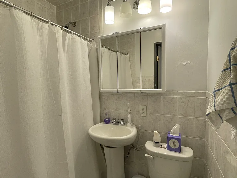 307 E 14th St #304 — Photo 3