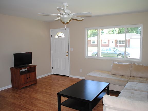 3rd image of 1017 Mystic Ln S