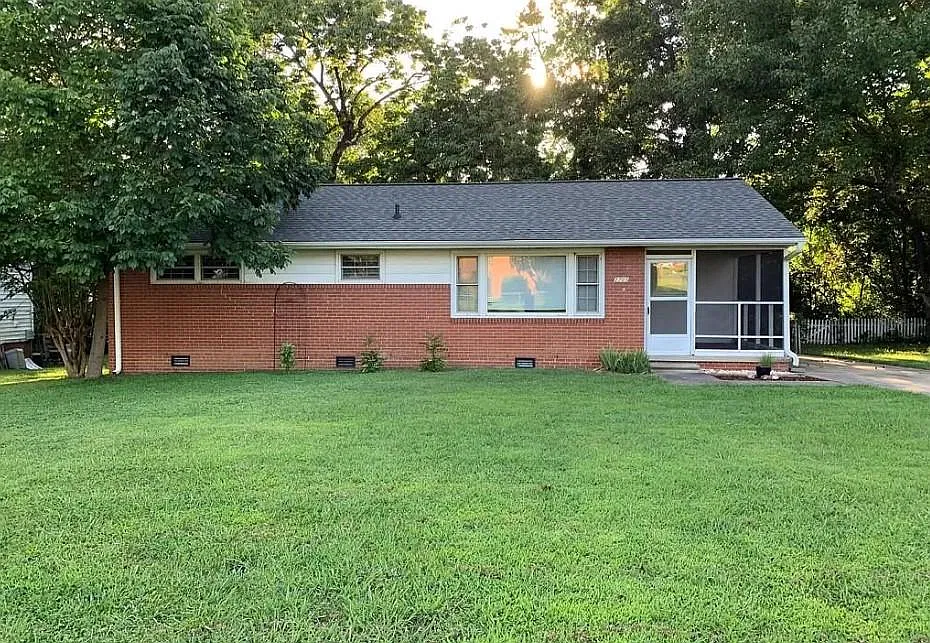 3 bed, 2002 sqft, $1,450 — Photo 1