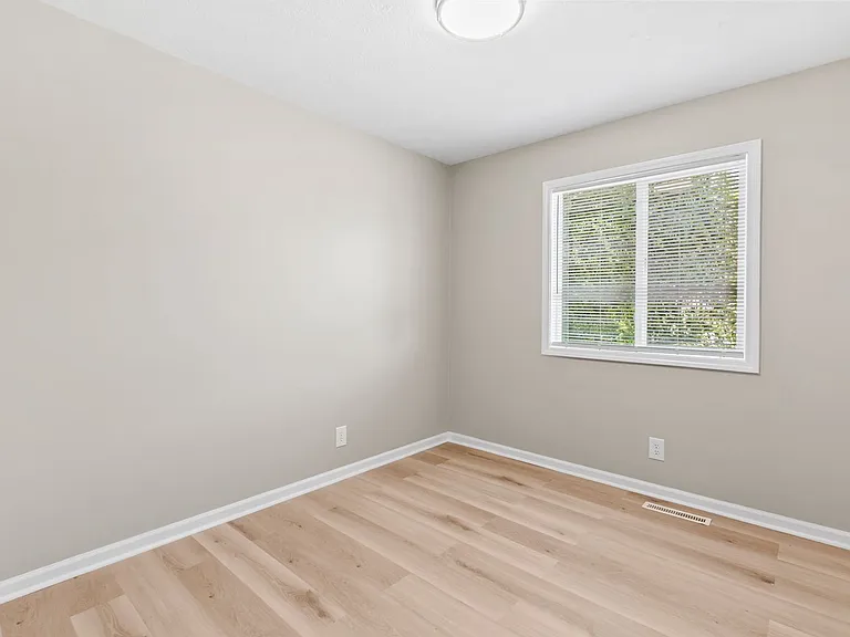 5106 N 128th St — Photo 10