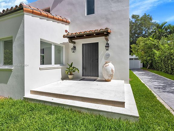 3rd image of 1109 Asturia Ave