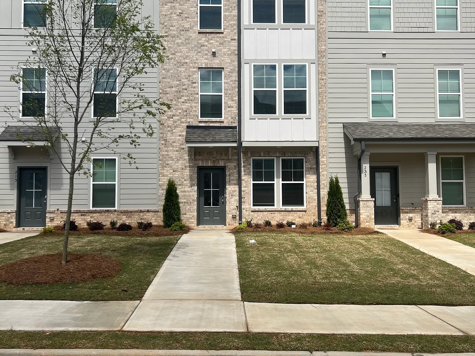 3 bed, 2.5 bath, 1897 sqft, $2,570 — Photo 1