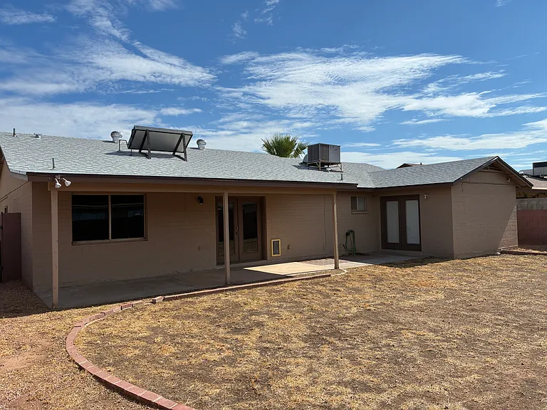 602 W Wickieup Ln — Photo 32