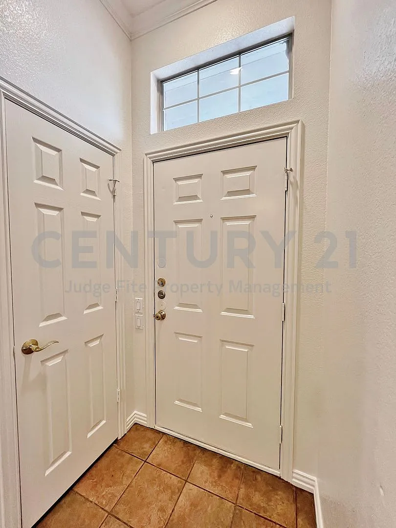 Awesome 2/2/2 Duplex On Corner in S. Arlington Lot For Rent! — Photo 4