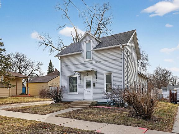 2nd image of 1013 2nd Ave NW