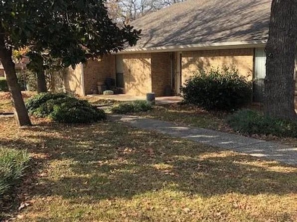 426 Oakhill Dr, Denton, TX 76201