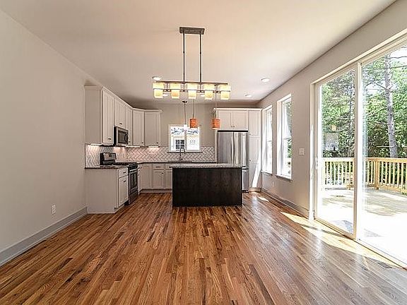 4th image of 658 Kuehnle St