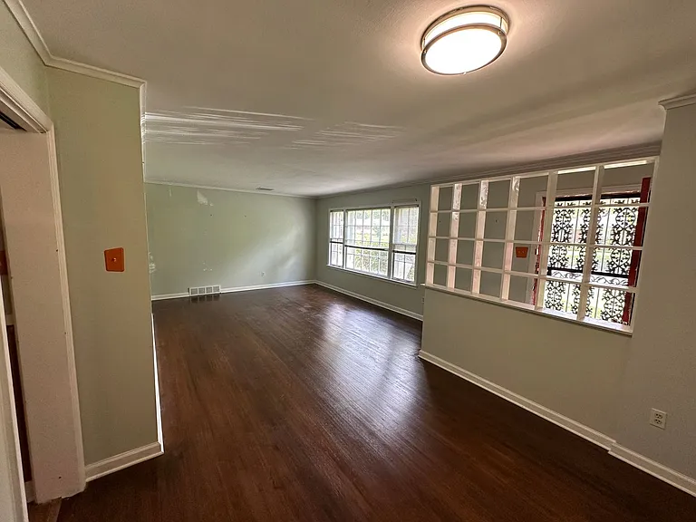 5138 Whitehall Ave — Photo 3