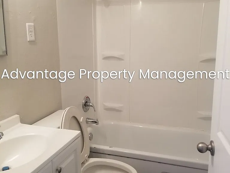 1445 Britton St — Photo 5