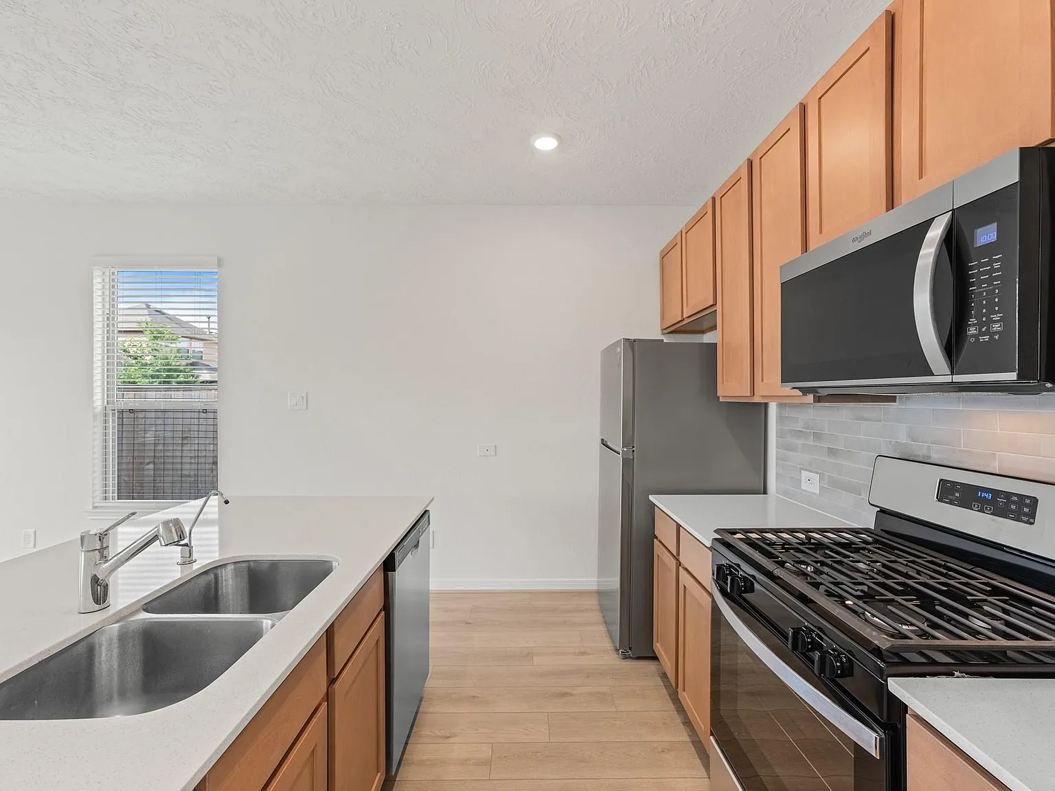 3 bed, 2.0 bath, $2,100 — Photo 3