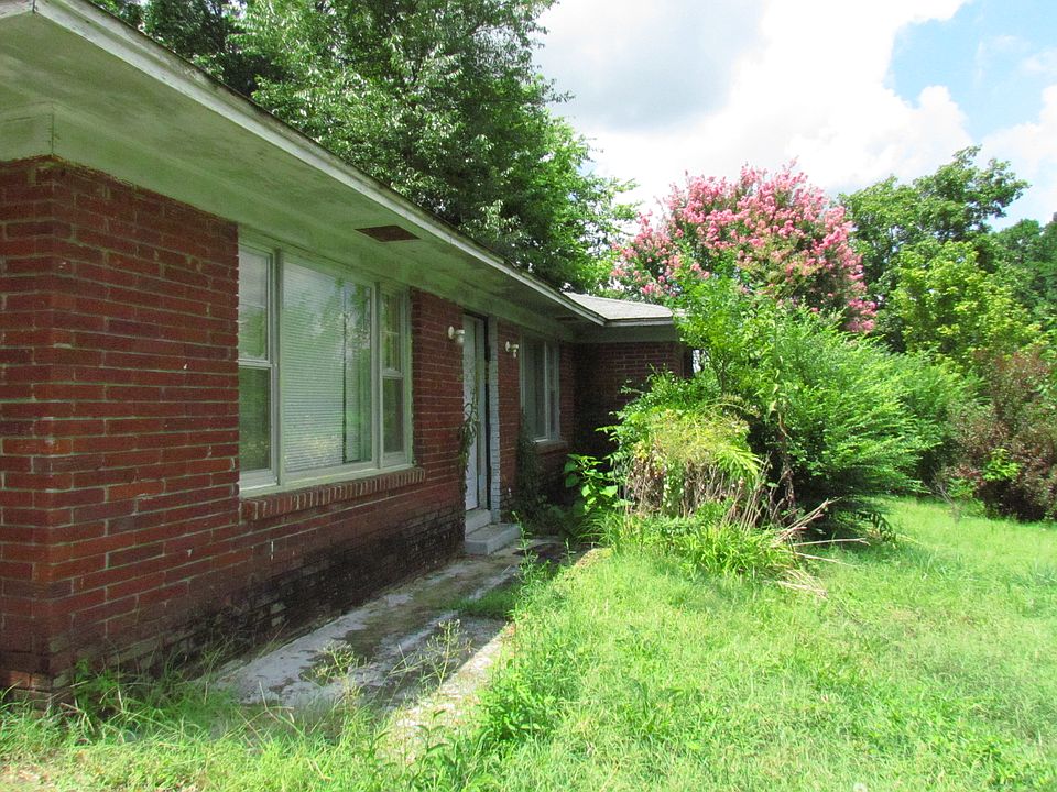 2nd image of 2823 Baskin St