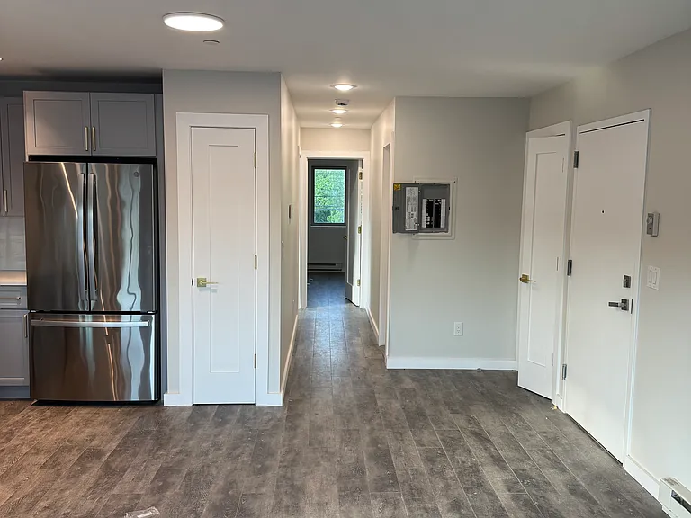 661 W Broadway #3 — Photo 2