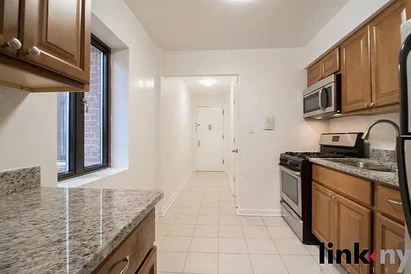 Rented by Link NY Realty | media 9
