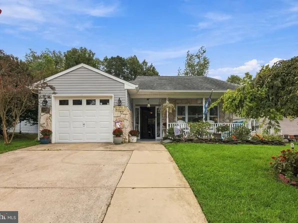 18 Buckingham Dr, Southampton, NJ 08088