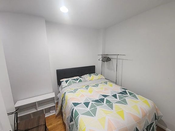 4th image of 529 W 48th St APT 16