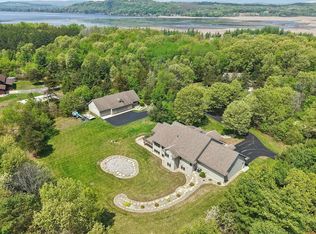 N3217 Hooker Rd, Poynette, WI 53955