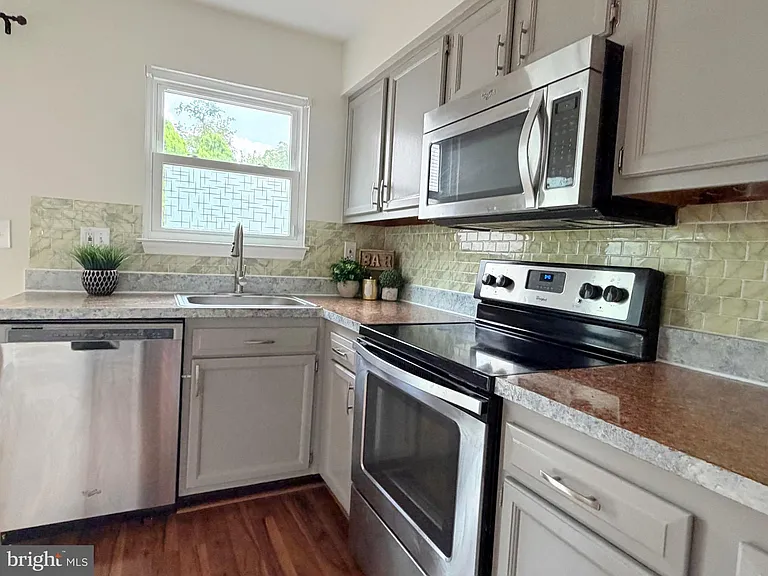 9609 Clocktower Ln — Photo 7
