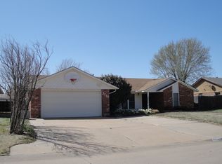 2718 Franklin Dr, Enid, OK 73703