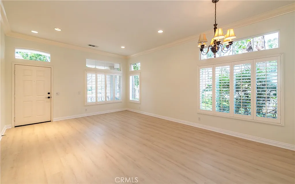 3 bed, 2.0 bath, 1736 sqft, $5,500 — Photo 3