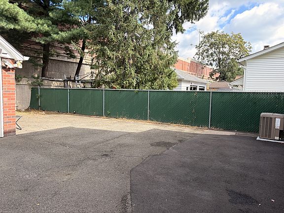 5th image of 52 Trimble Ave #1