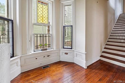4th image of 104 Marshall St