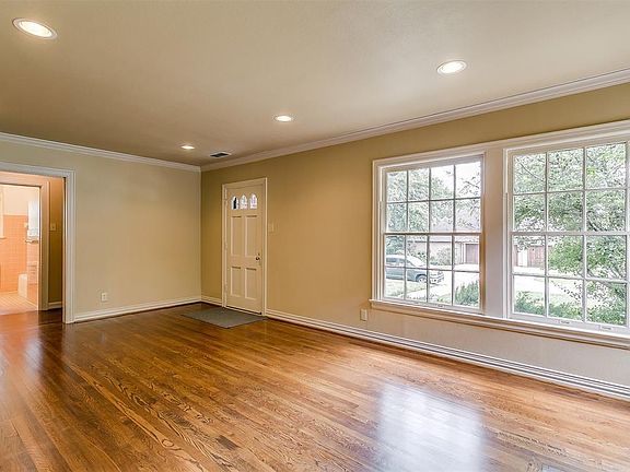 3rd image of 2421 Boyd Ave