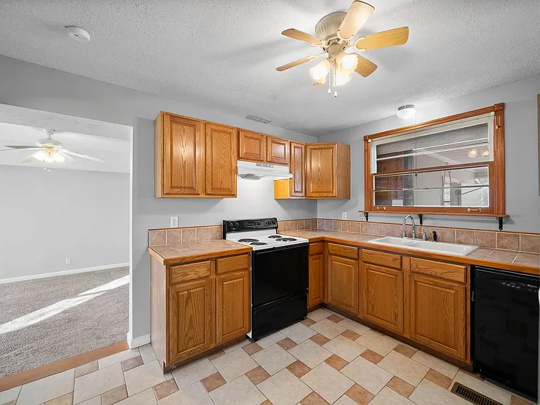 318 Verdun Dr — Photo 10
