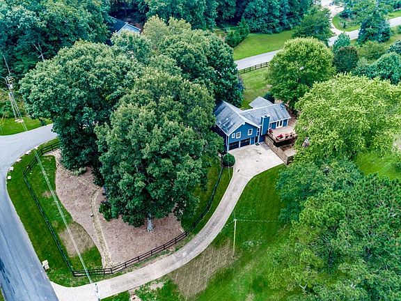 4th image of 611 Hickory Creek Ln