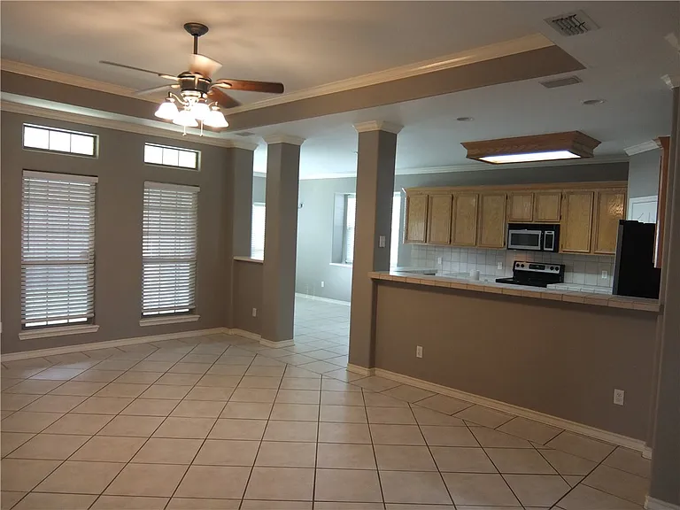 2505 Windrose Dr — Photo 4