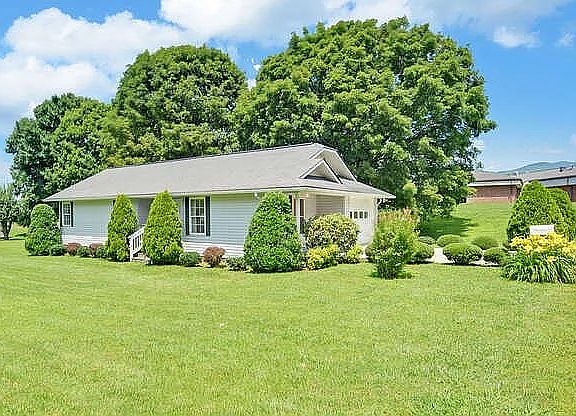 3rd image of 73 Valley View Manor Dr