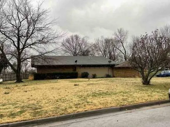 1647 Glenwood Pl, Carthage, MO 64836