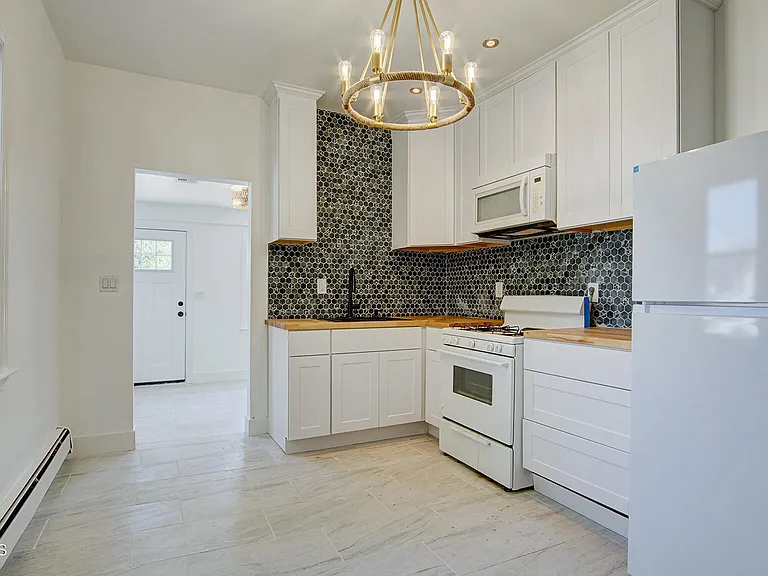 19 Bayview Ave #B — Photo 10