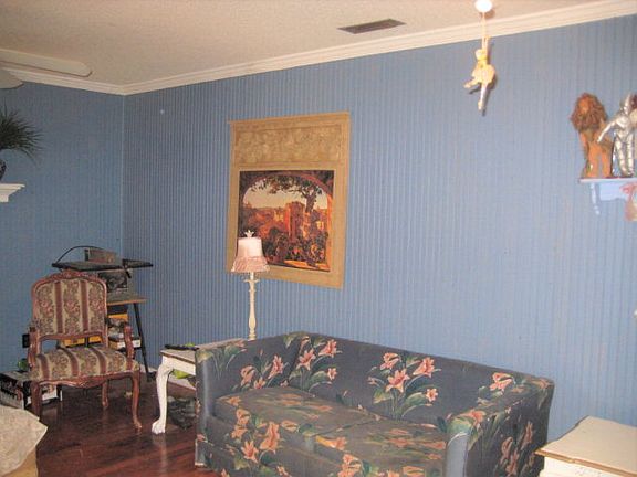 3rd image of 923 Williamsburg Dr
