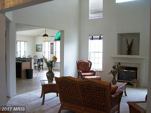 Family Room to kitchen Breakfast Room