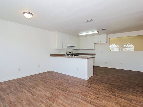 3rd image of 4221 Glascow Dr