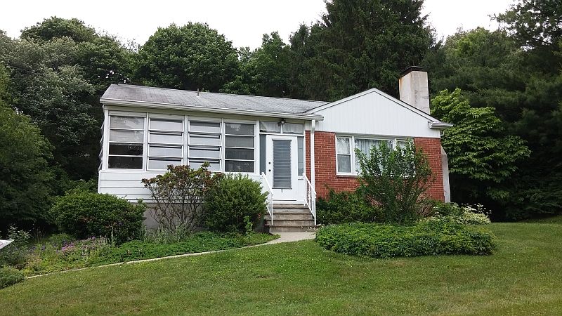 1st image of 7 Linda Ln