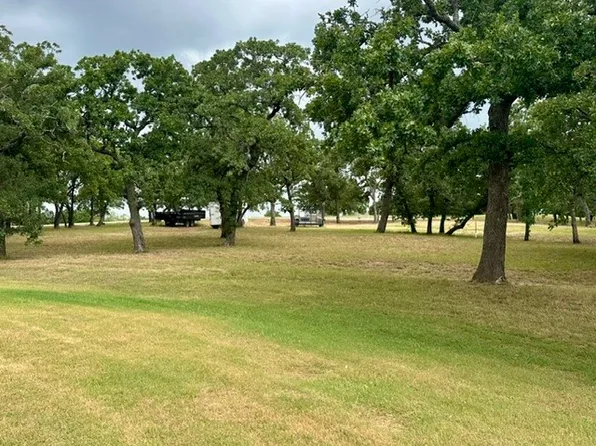 108 Country Club Dr, Nocona, TX 76255