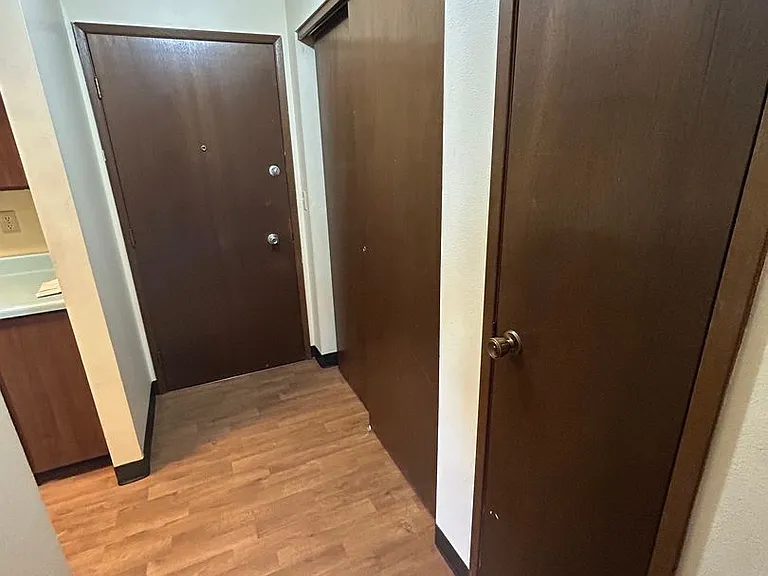 230 W Broadway St — Photo 11