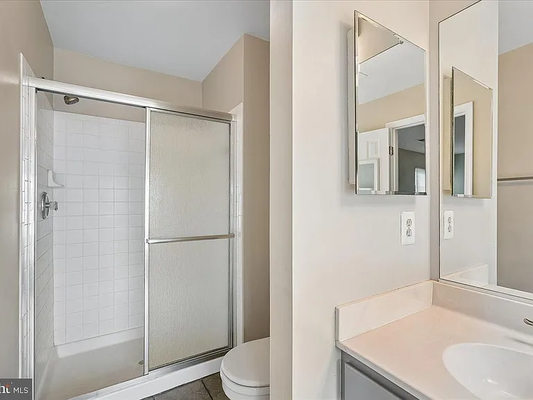 104 Frazer Dr — Photo 28